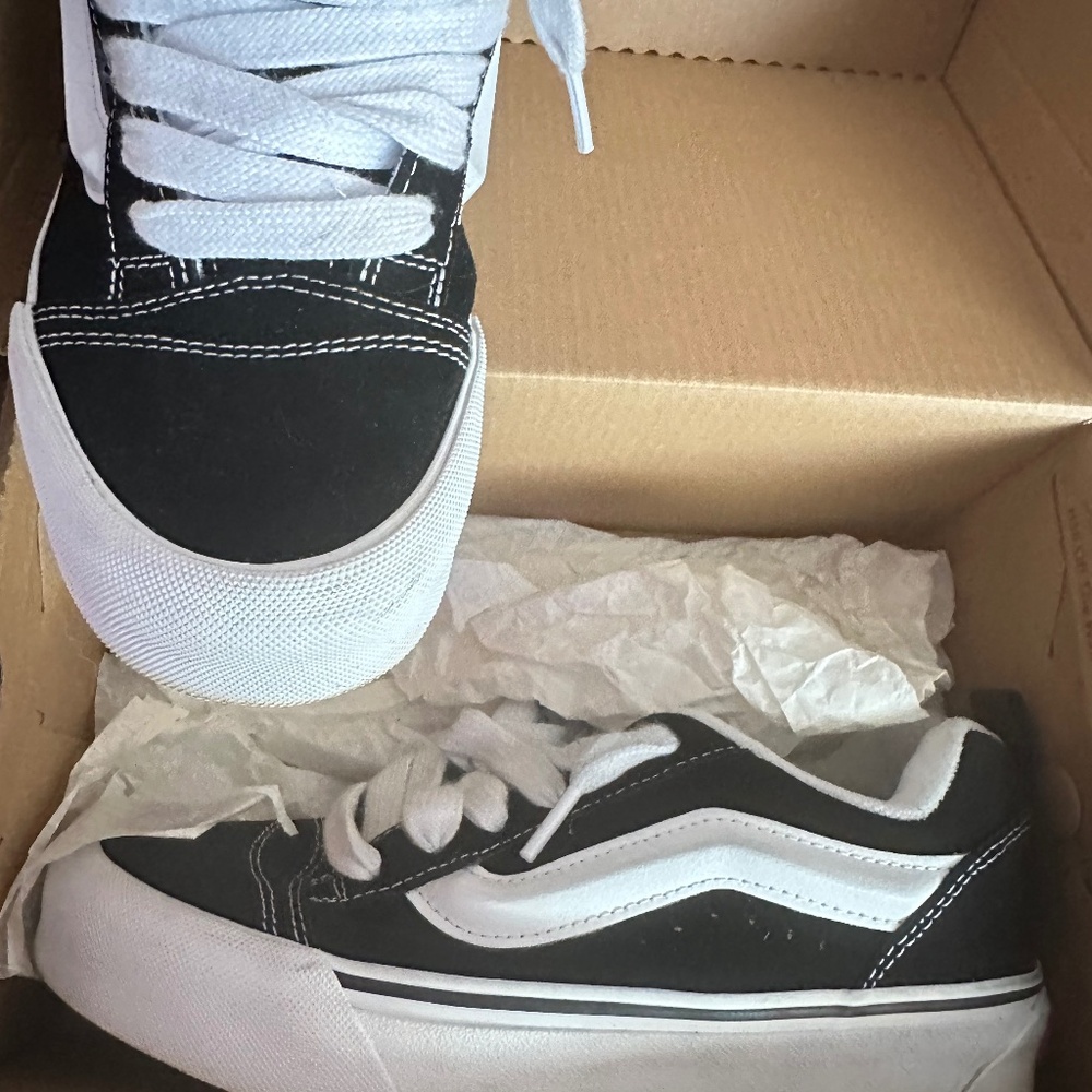 Vans Knu School